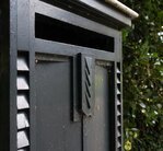 Close-up van de brievenbus.
<br/>
Marcel Westhoff, sept. 2017